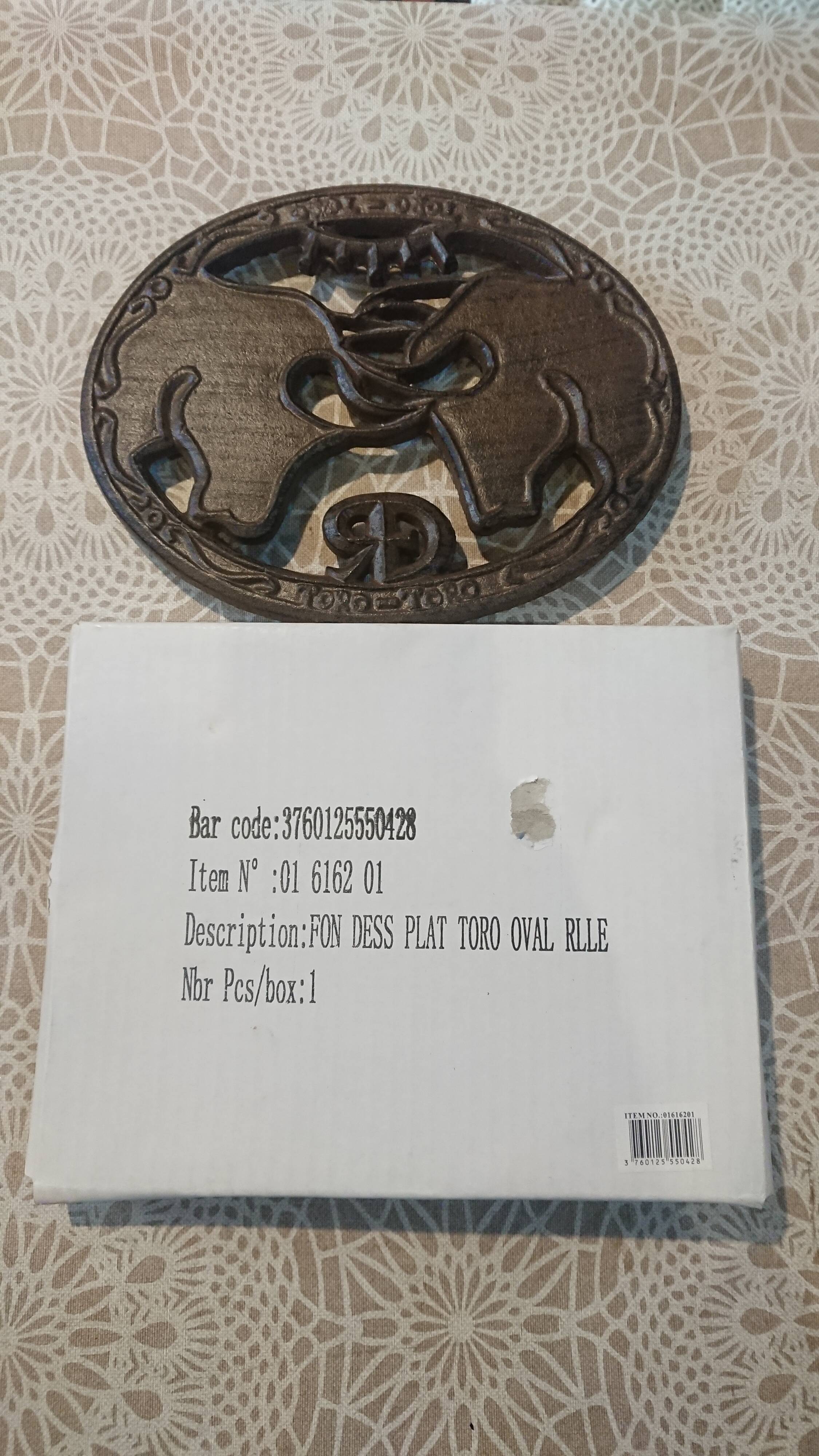 Taurus cast iron table mat