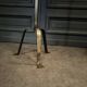 Lampadaire brutaliste en ferronnerie 1970 pied tripode