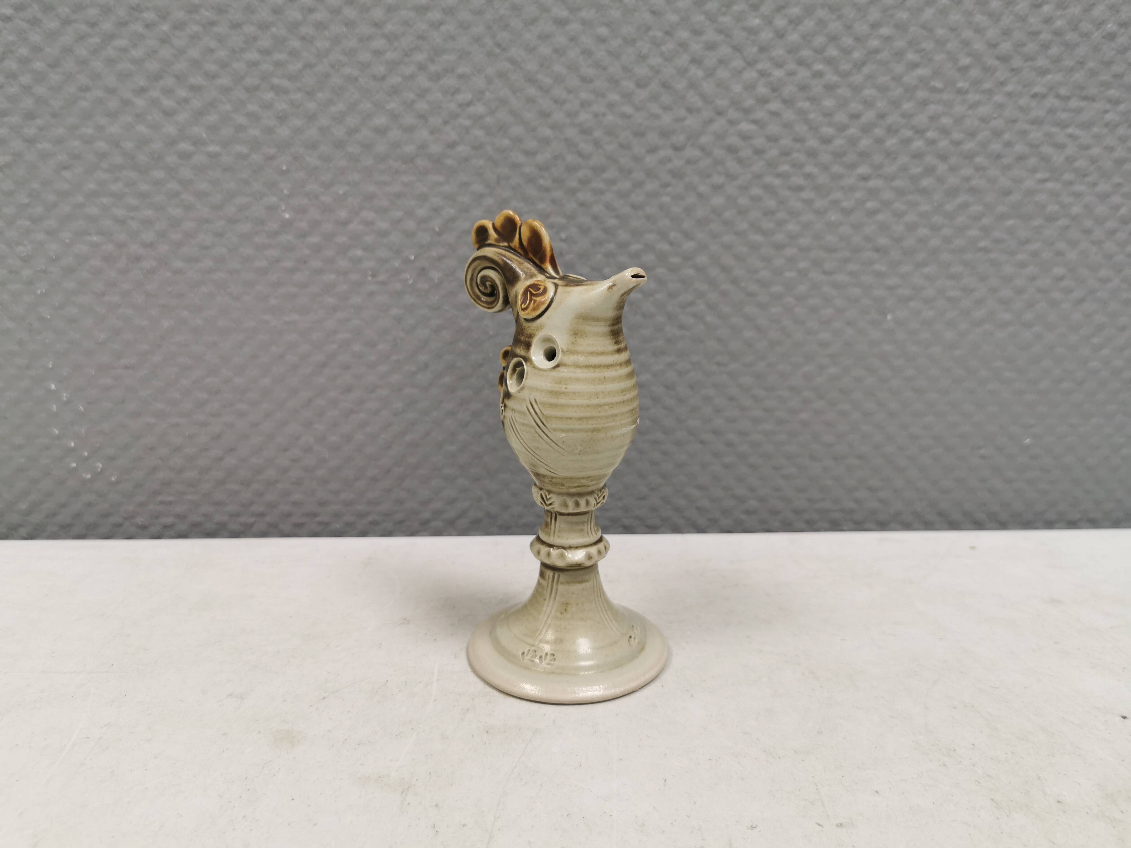 Stoneware ‘bird’ by Helene Wager-Sandström, Sweden 1995.