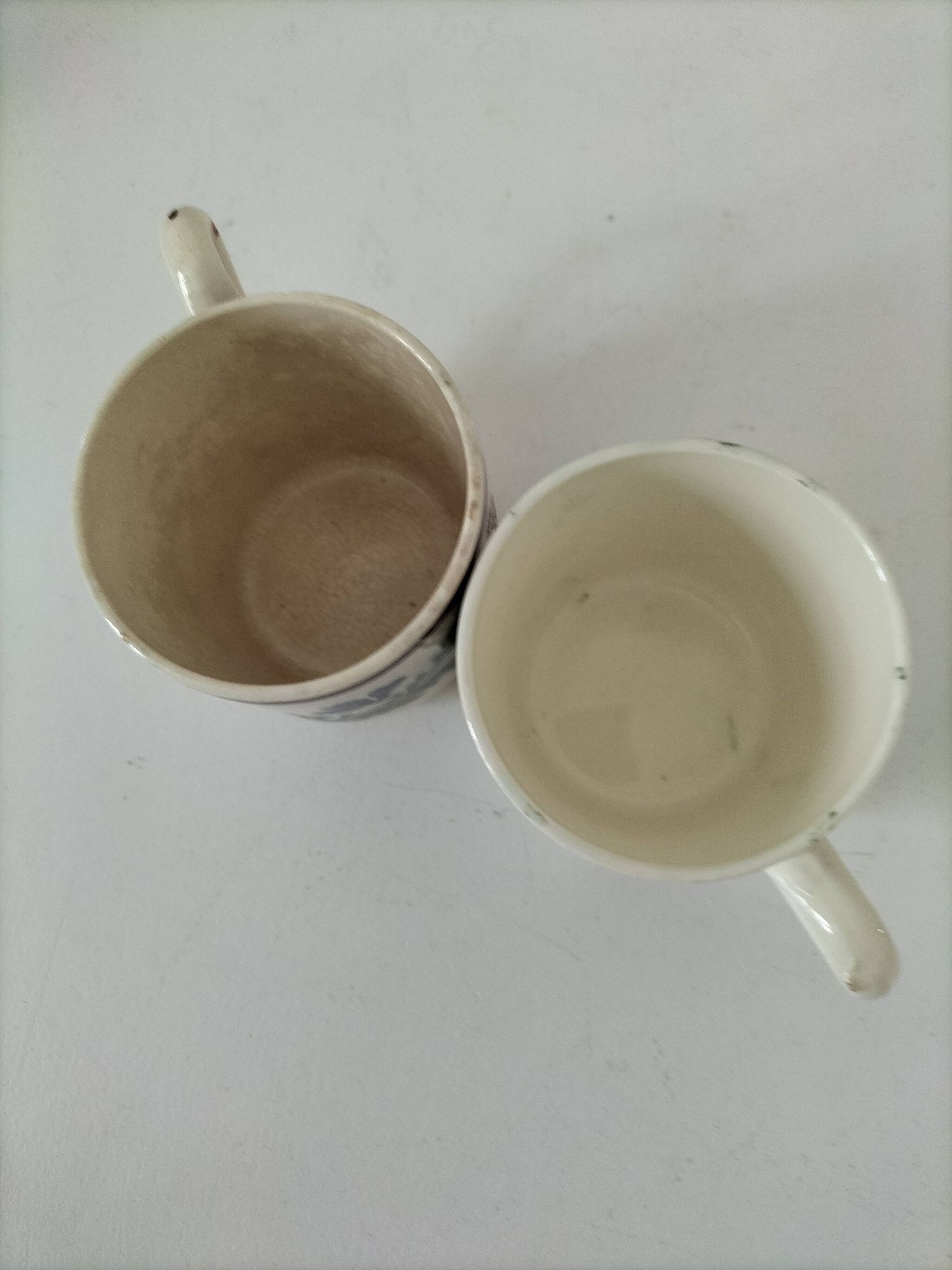 Pair of antique Saint-Amand cups – Floral decoration 4146 (1930s–50s)