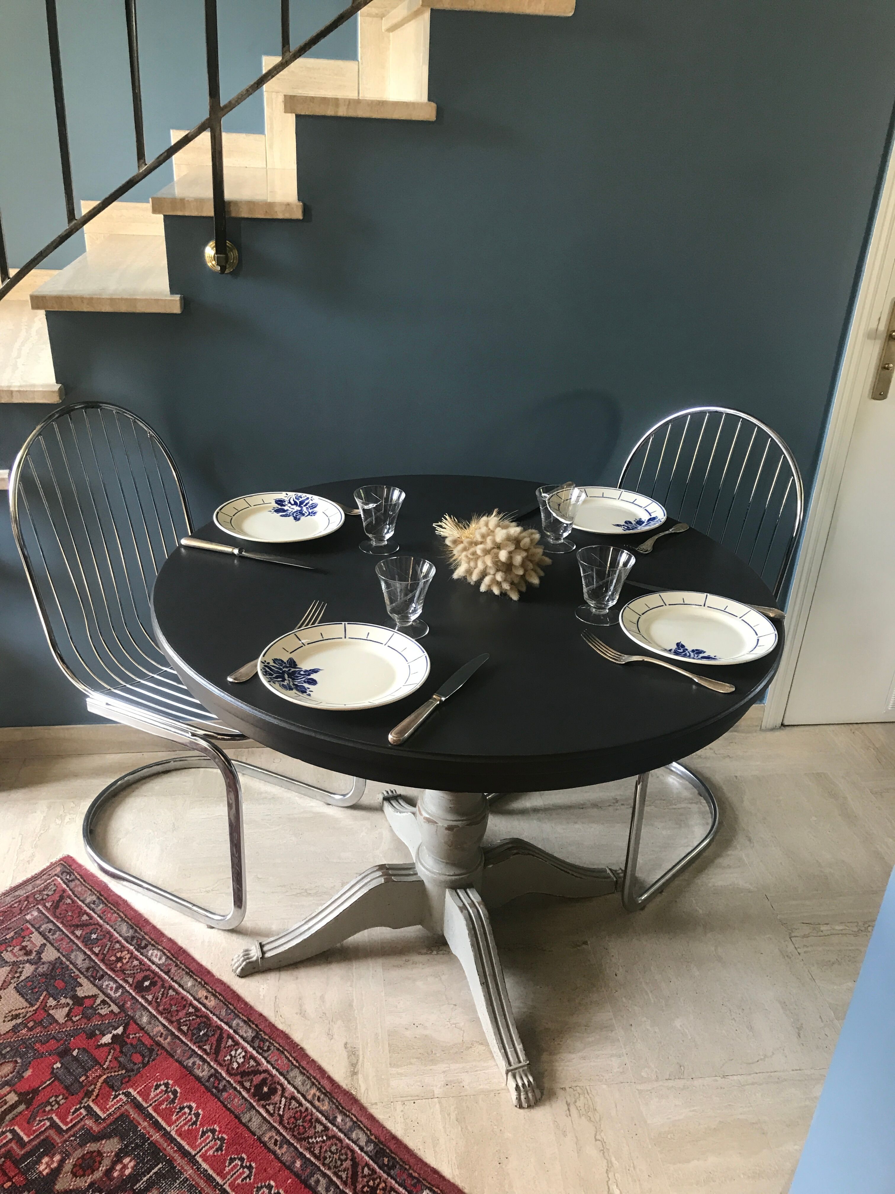 Old round dining table transformable central foot