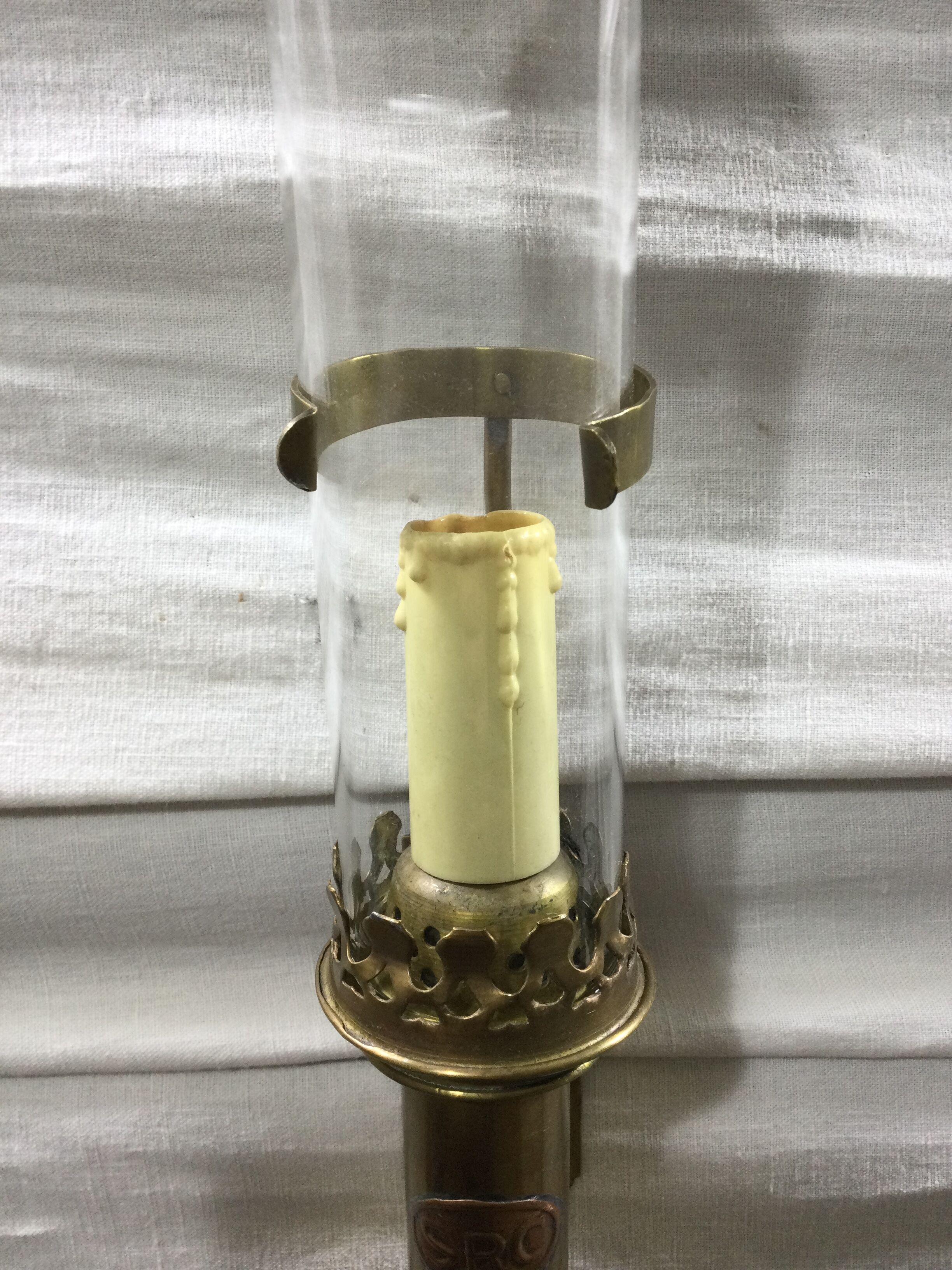 Brass train applicator