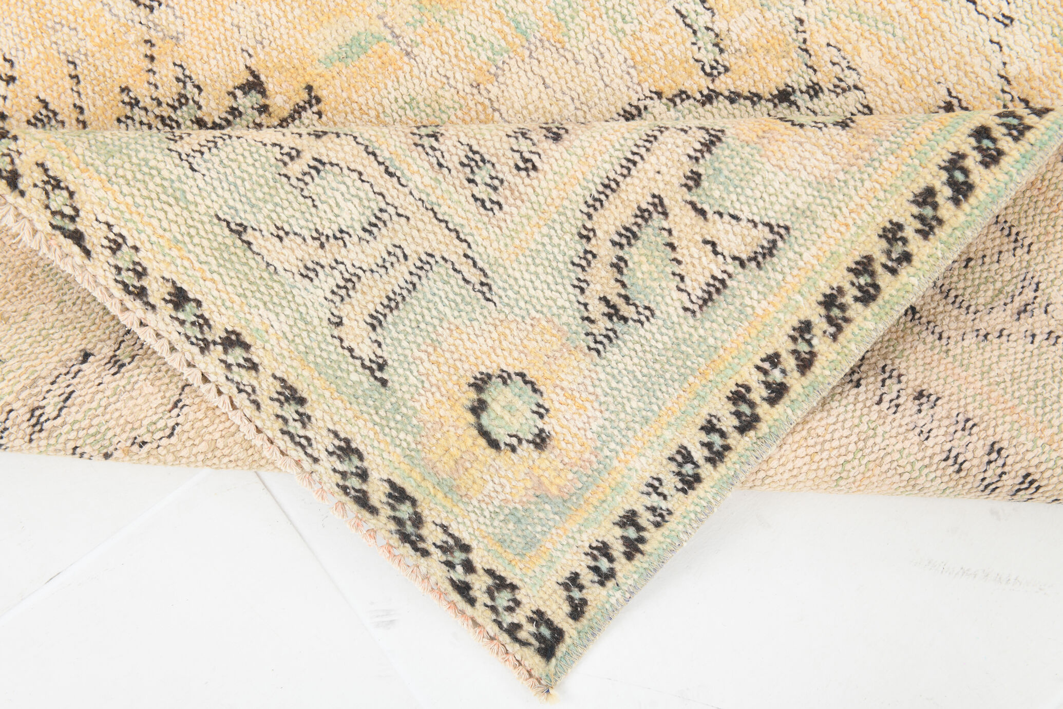 Classic faded yellow oushak rug 269x176cm