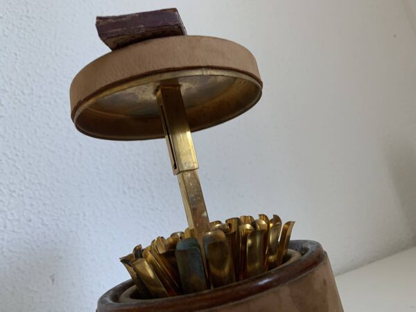 Porte-cigarettes Longchamp en daim beige et décor de cheval, 1960