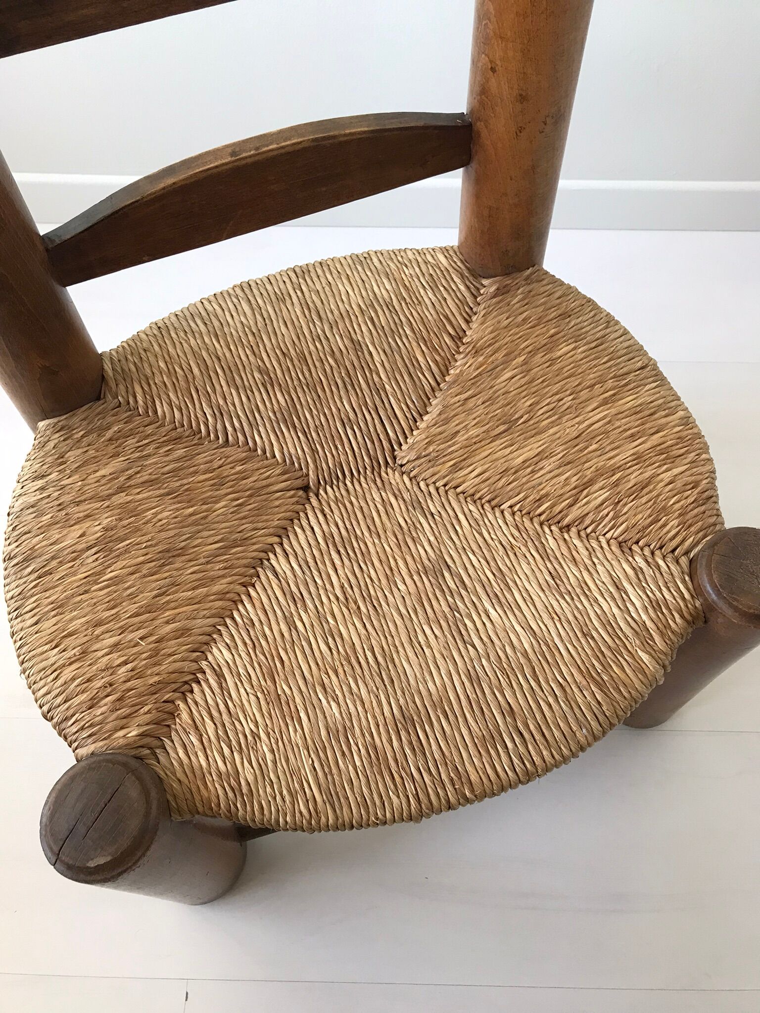 Solid wood straw chair