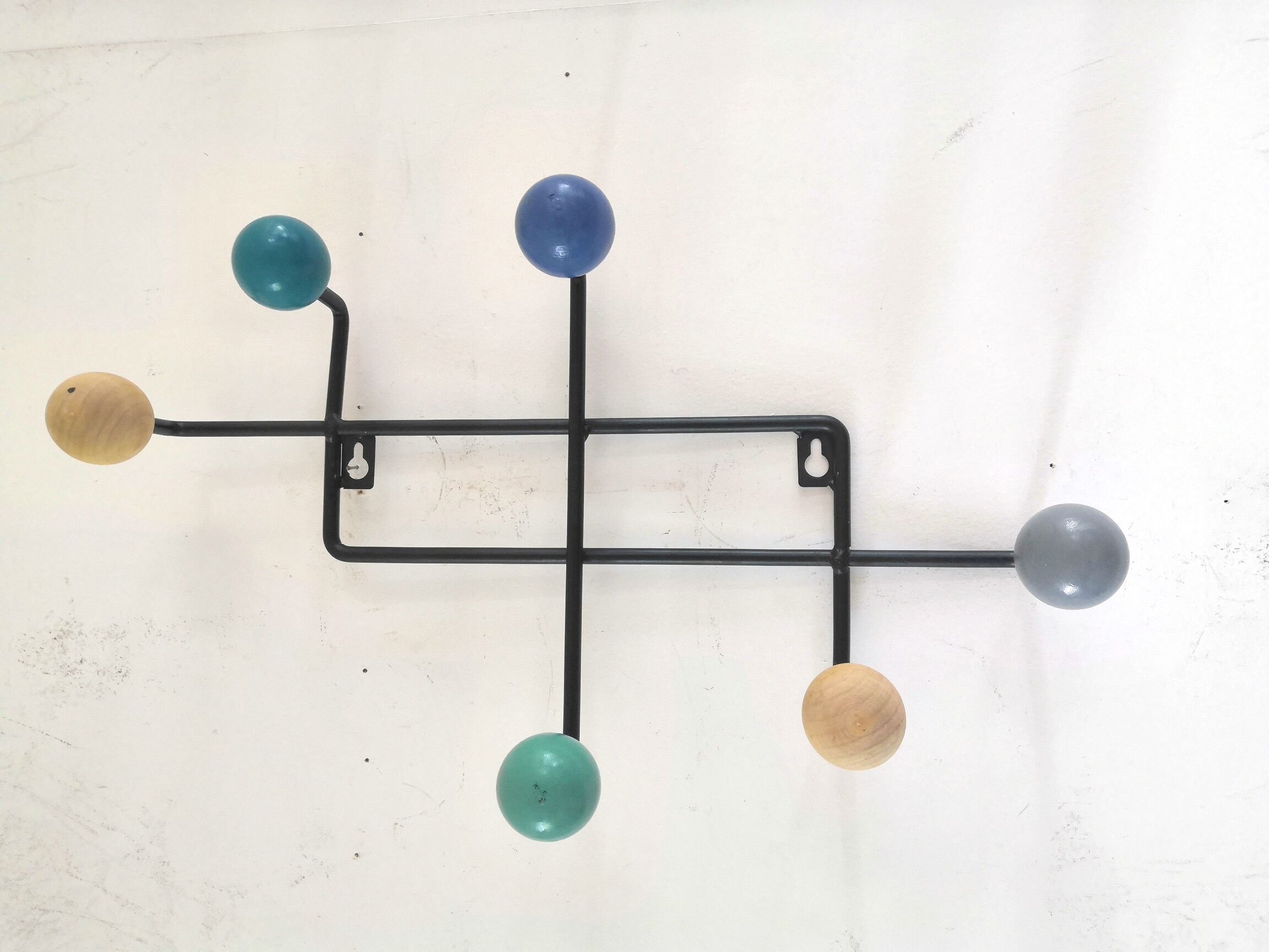 Ball wall coat rack
