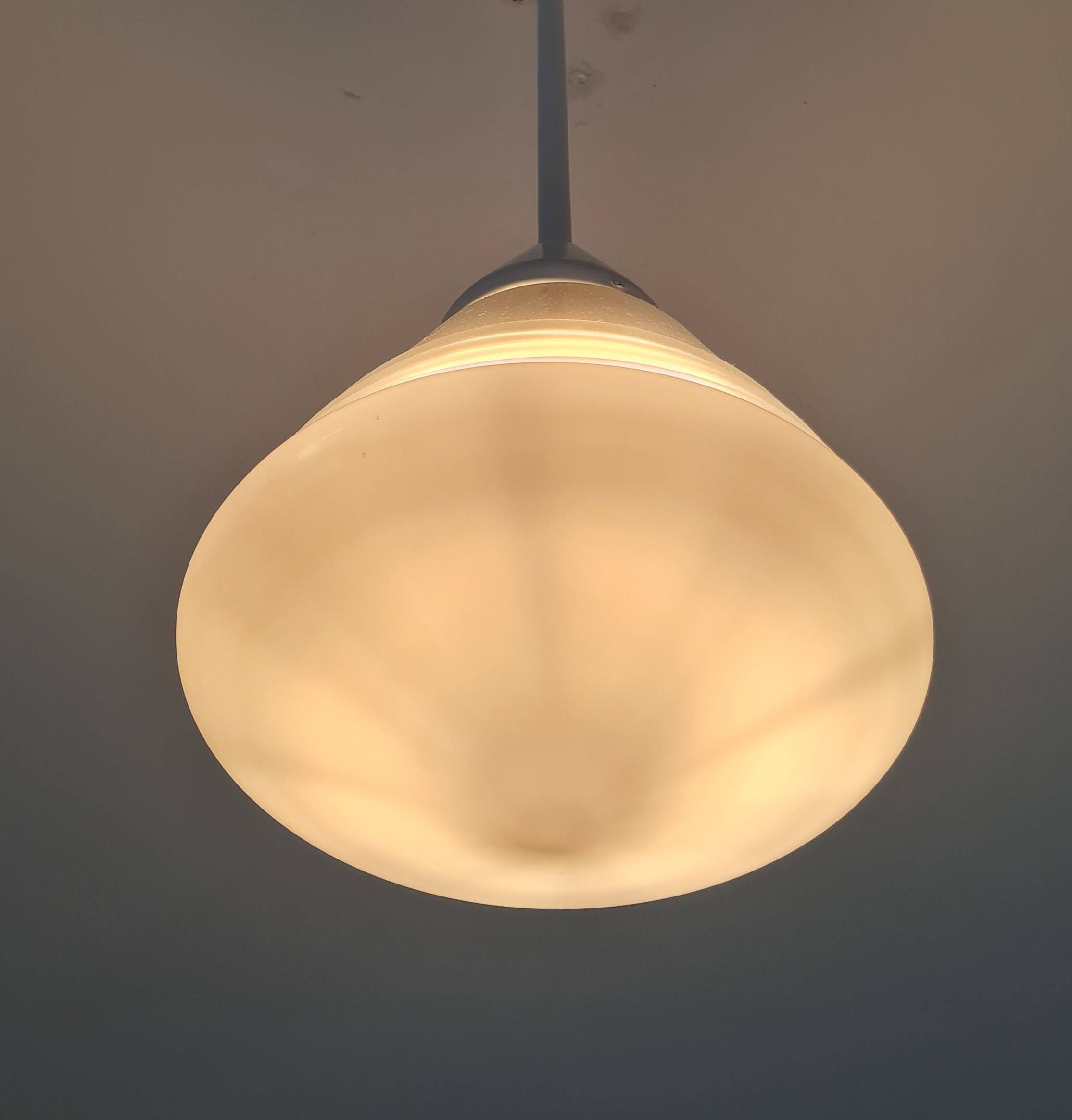 Plafonnier conique en verre opale Phillips NL - 1920 style Bauhaus