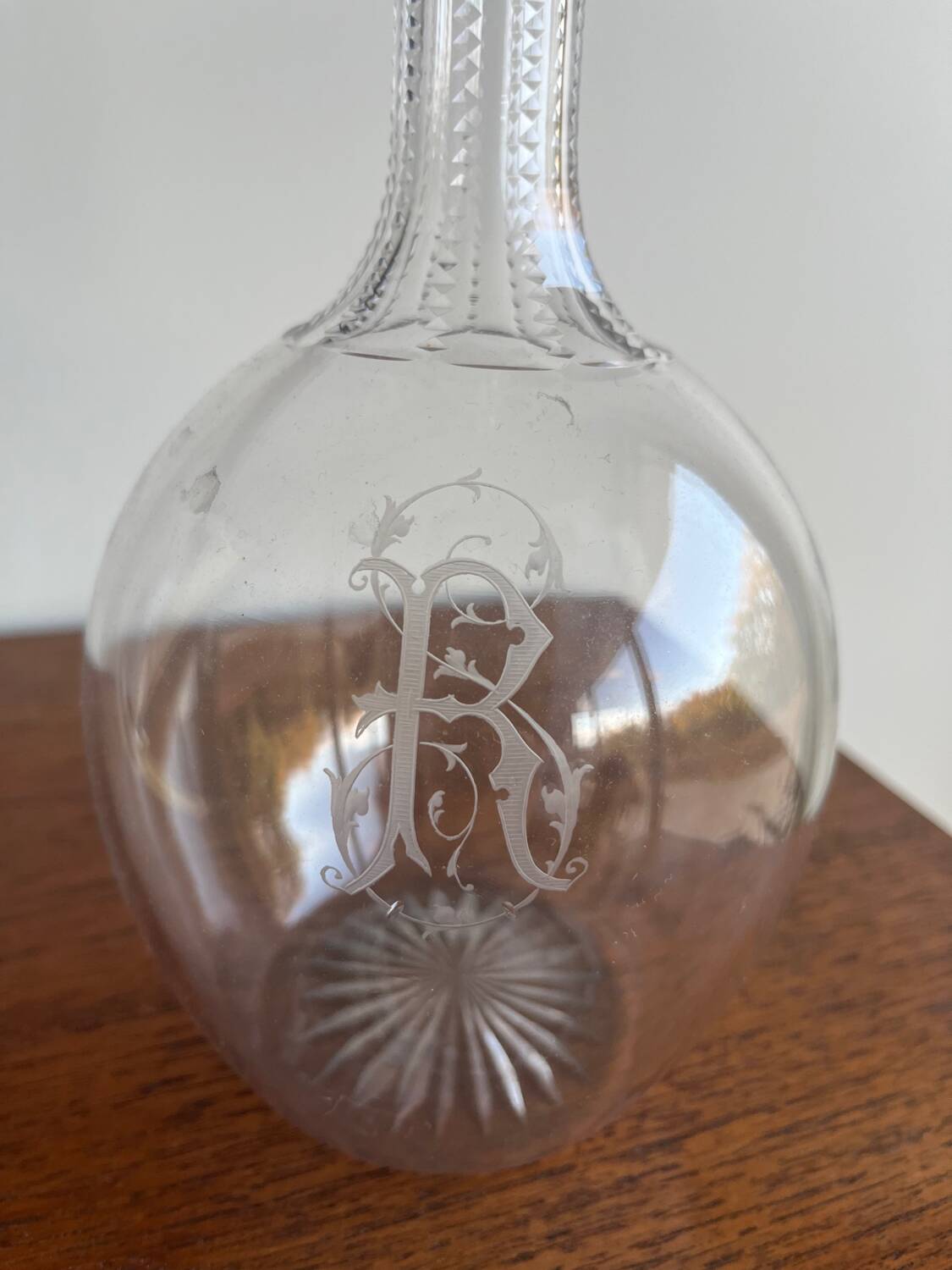 Carafe en cristal Baccarat Monogramee Taille Mousseline.   Catalogue b