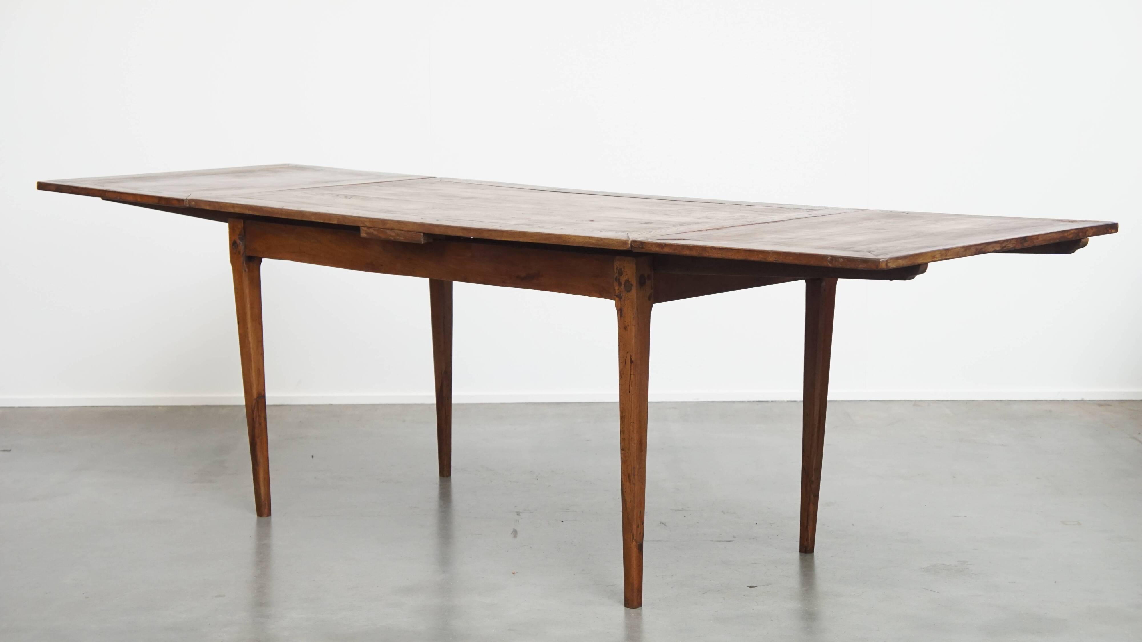 English Antique Extendable Dining Table in Elm and Cherry Wood