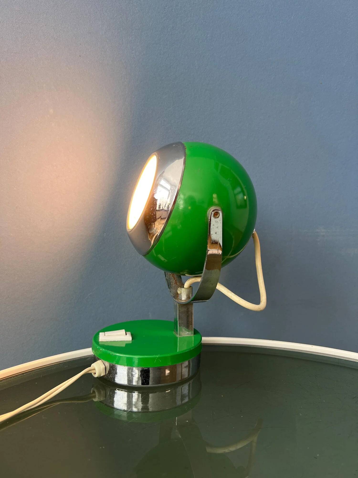 Vintage green space age eyeball table lamp