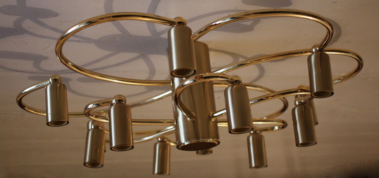 Mid century two-tier brass spiral 12 light chandelier by Helestra, 1970