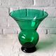 Vase en verre vert vintage