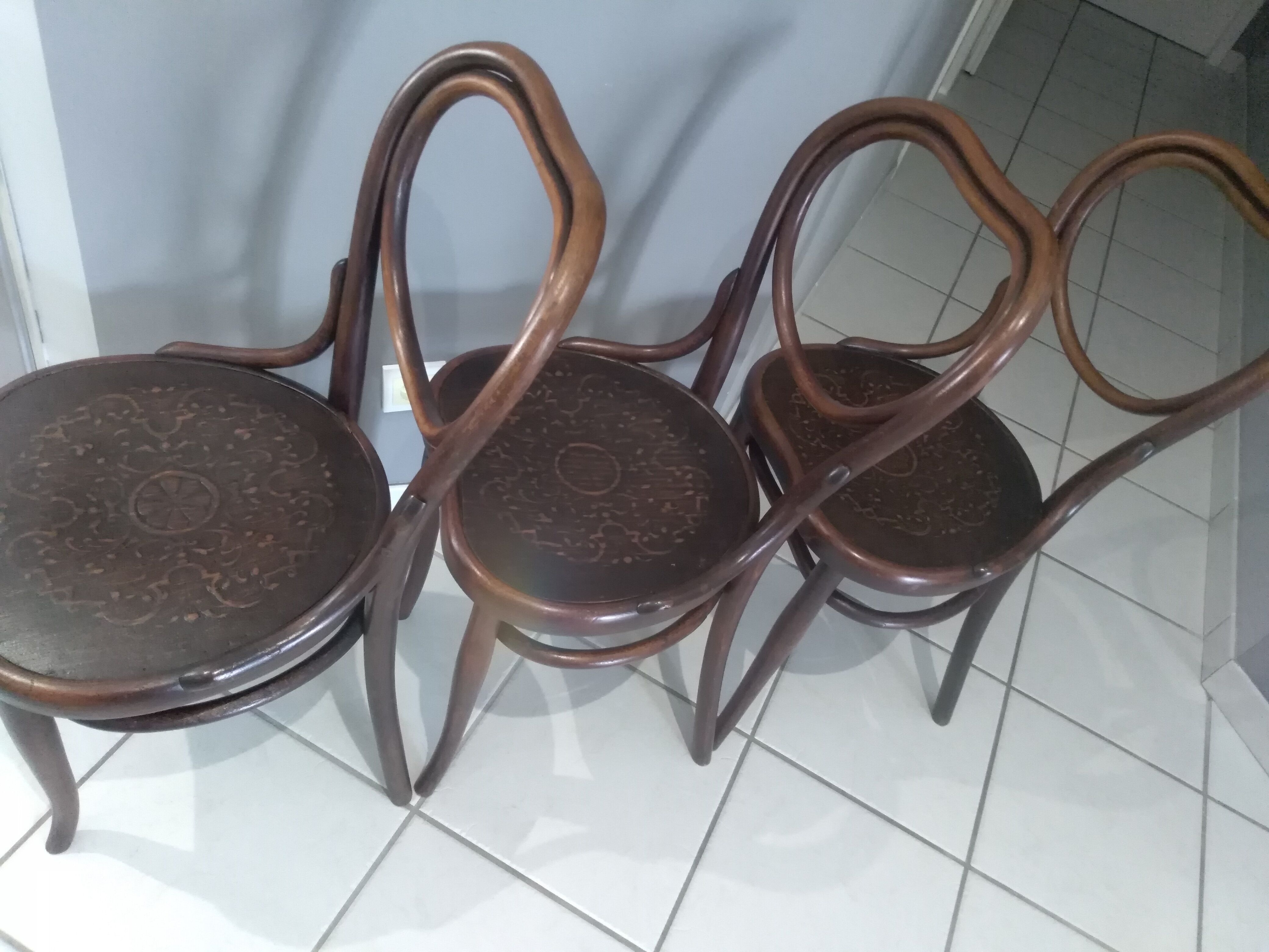 Suite of 3 chairs bistrot Thonet model heart n 28 around 1900