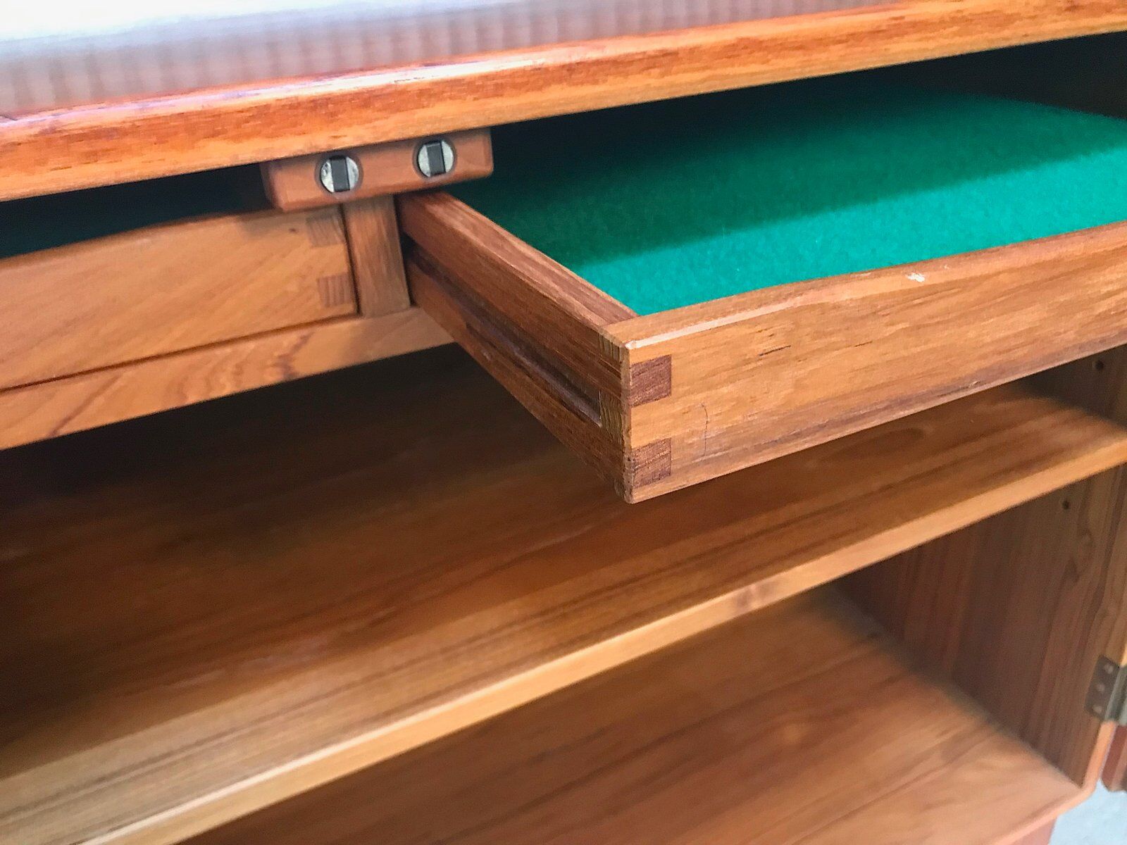 Buffet scandinave en teck massif, Danemark années 1960