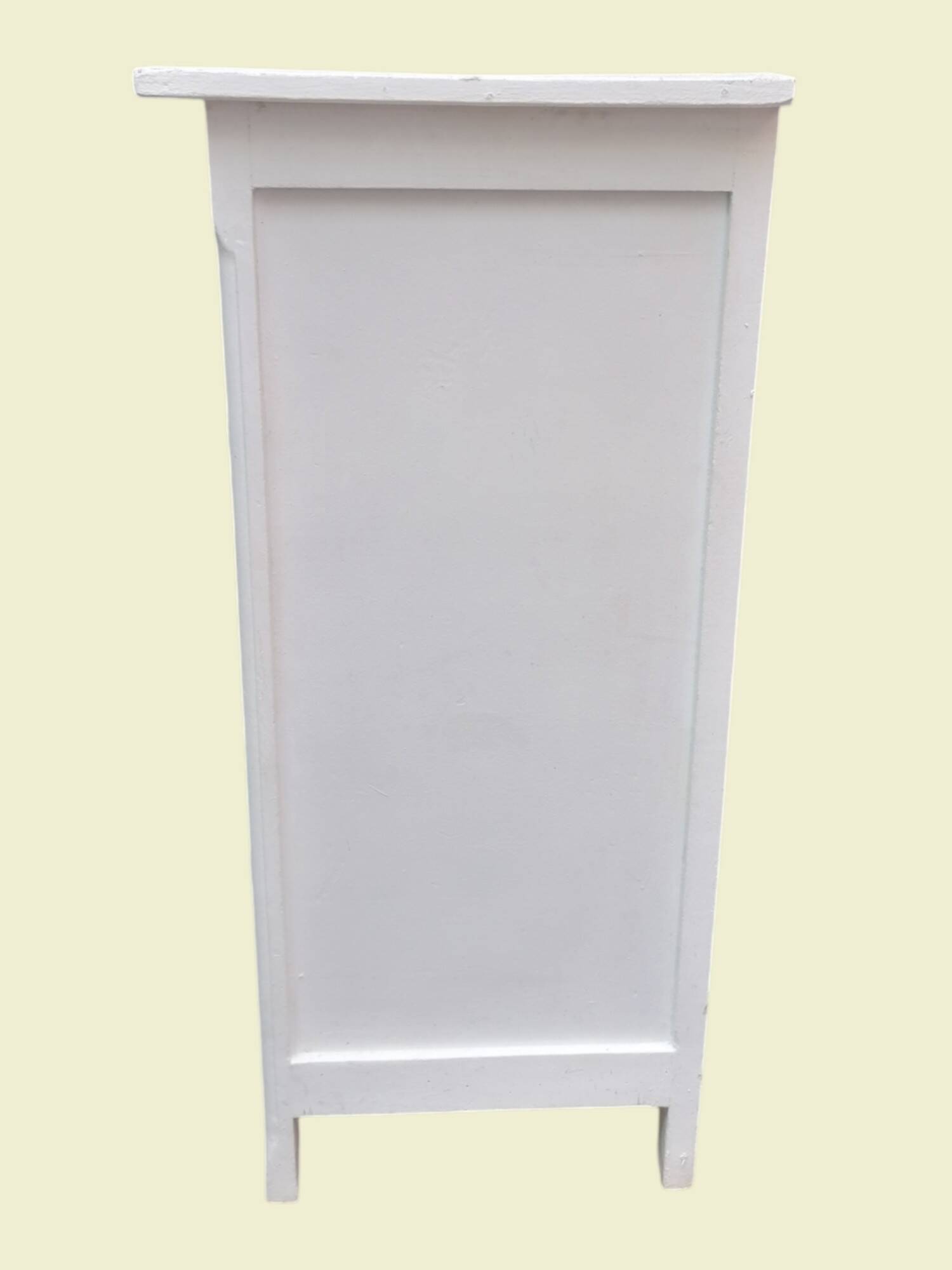 Small Parisian buffet in painted wood.