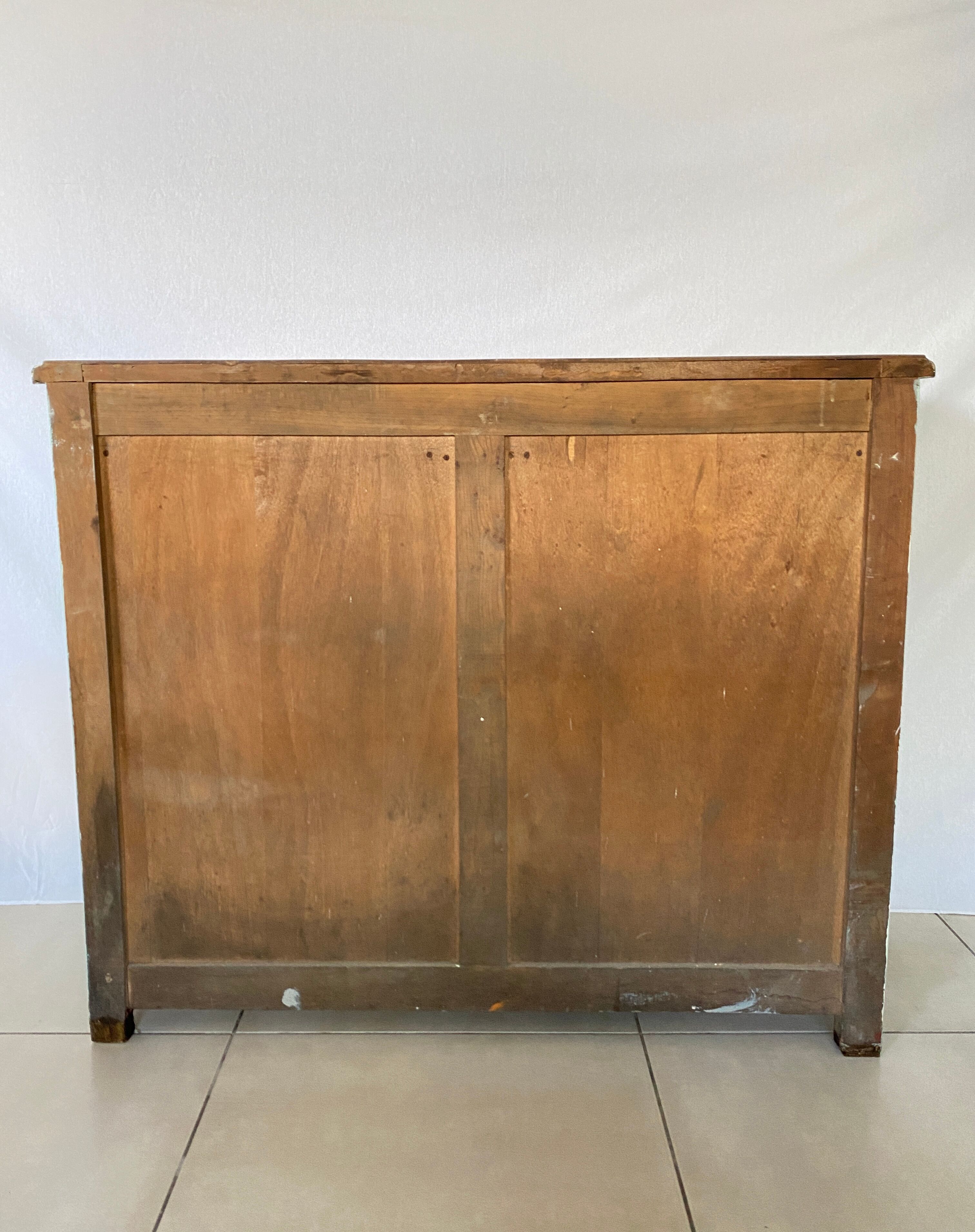 Green Parisian buffet mint