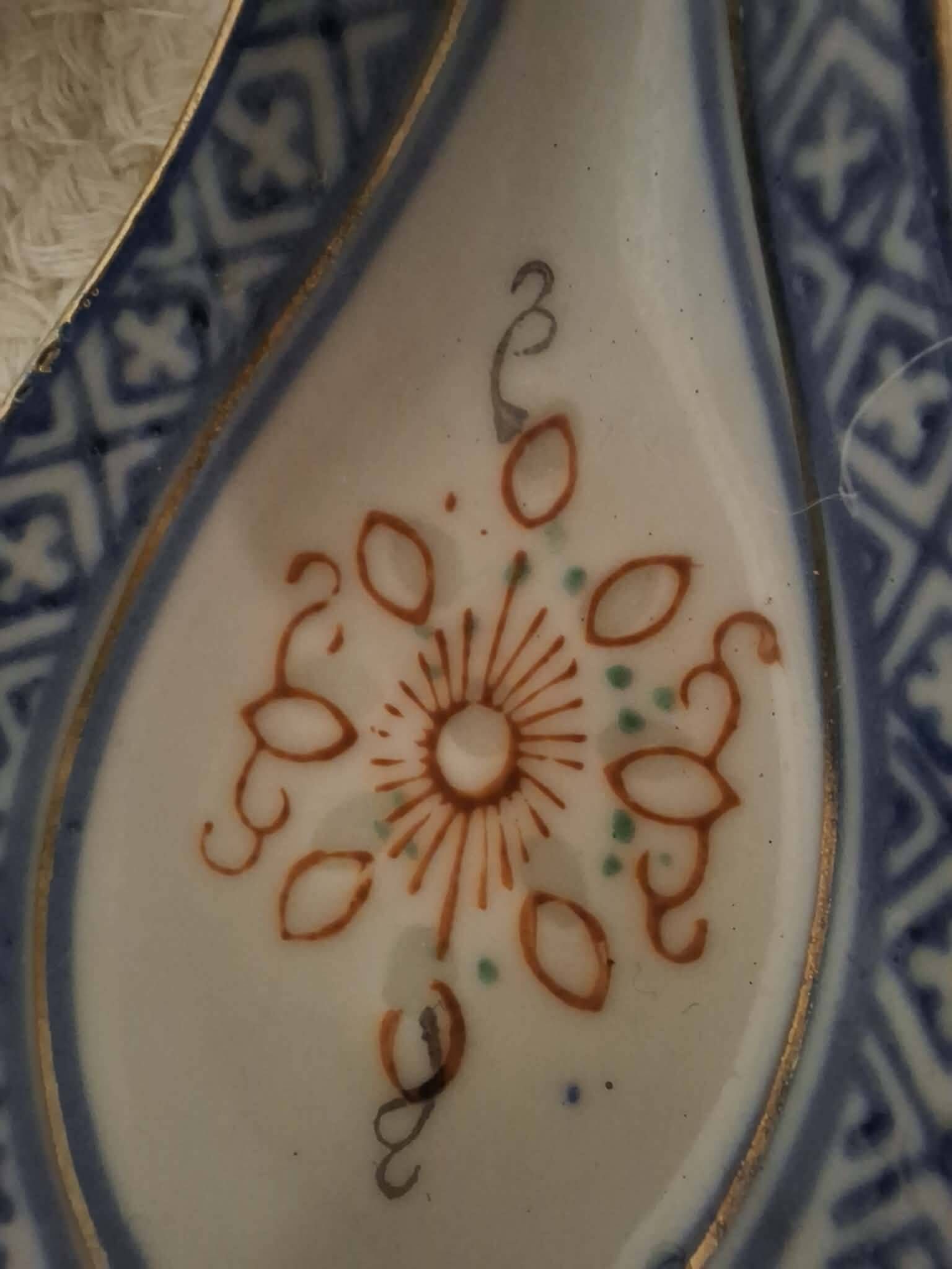 Set of 5 blue and white porcelain Asian spoons.