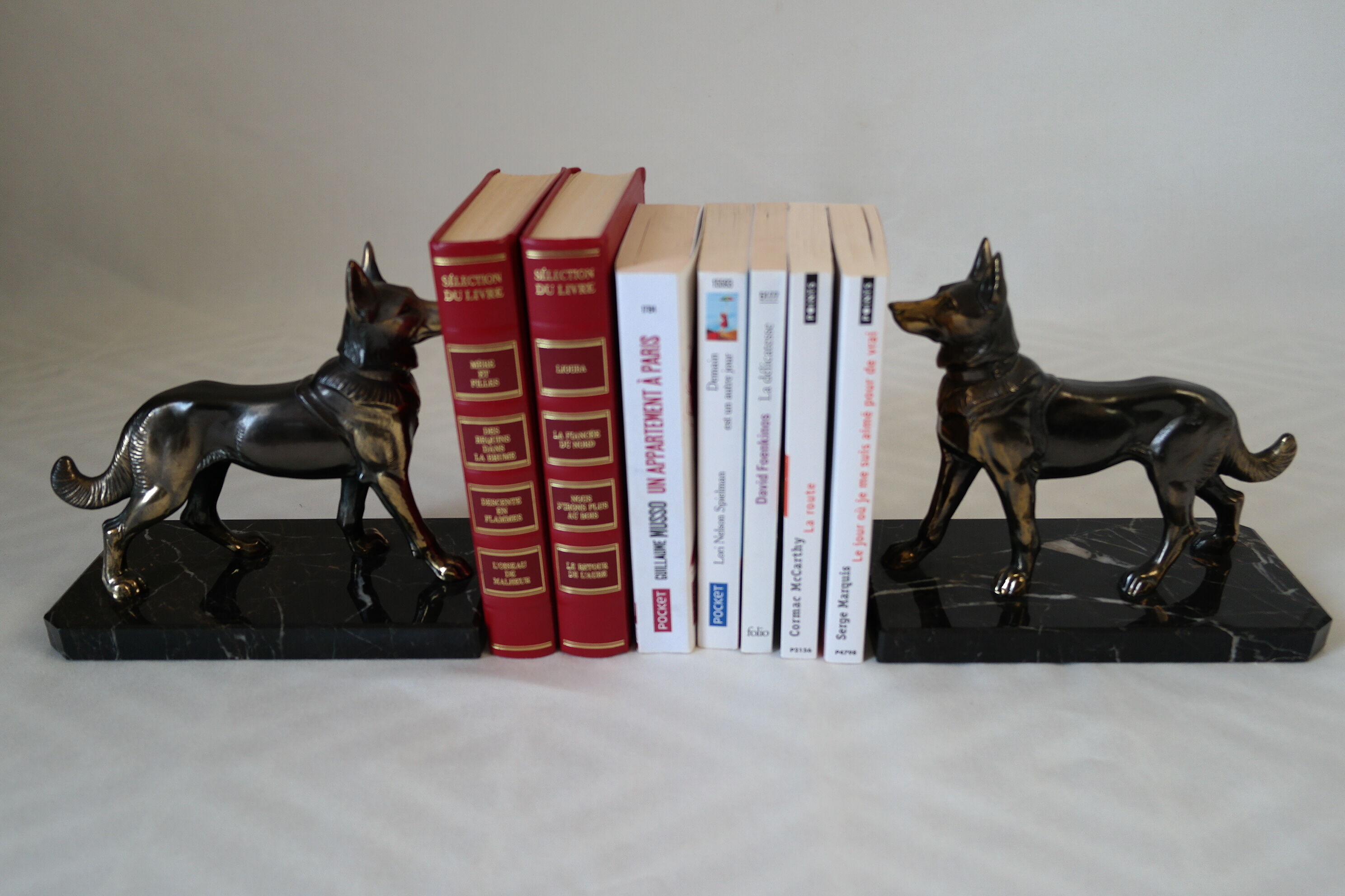 Dog bookends in black marble