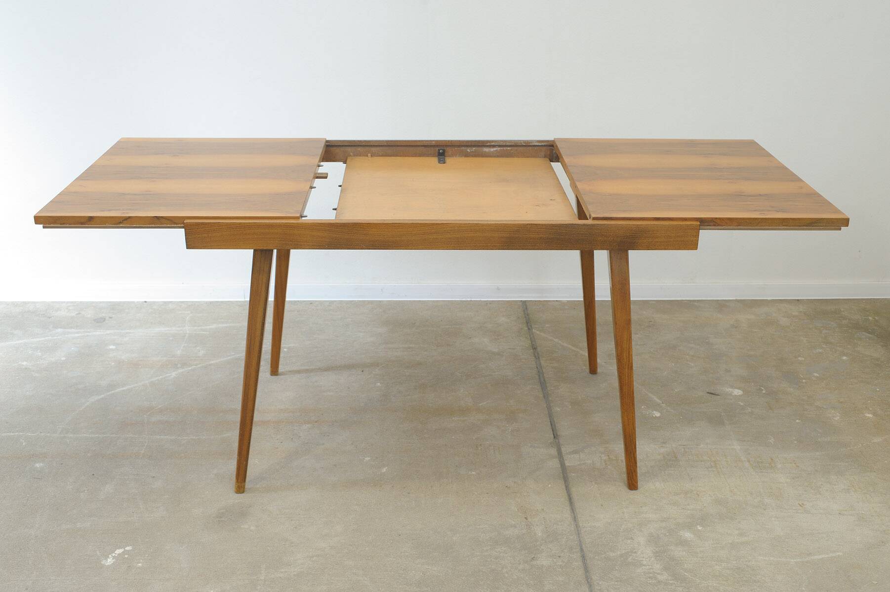 Table à manger pliante vintage par František Jirák pour Tatra nábytok, 1970