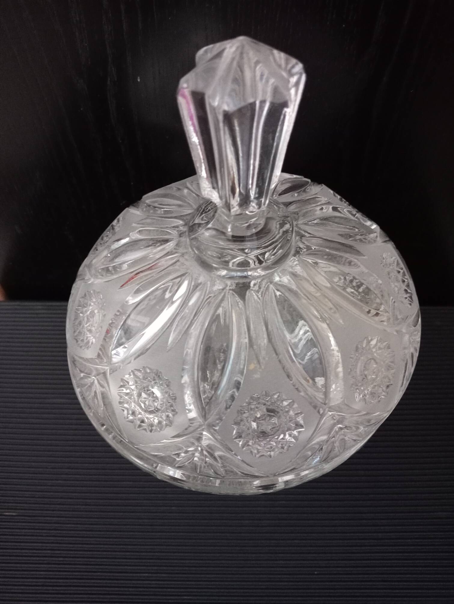 Cut crystal bonbonnière
