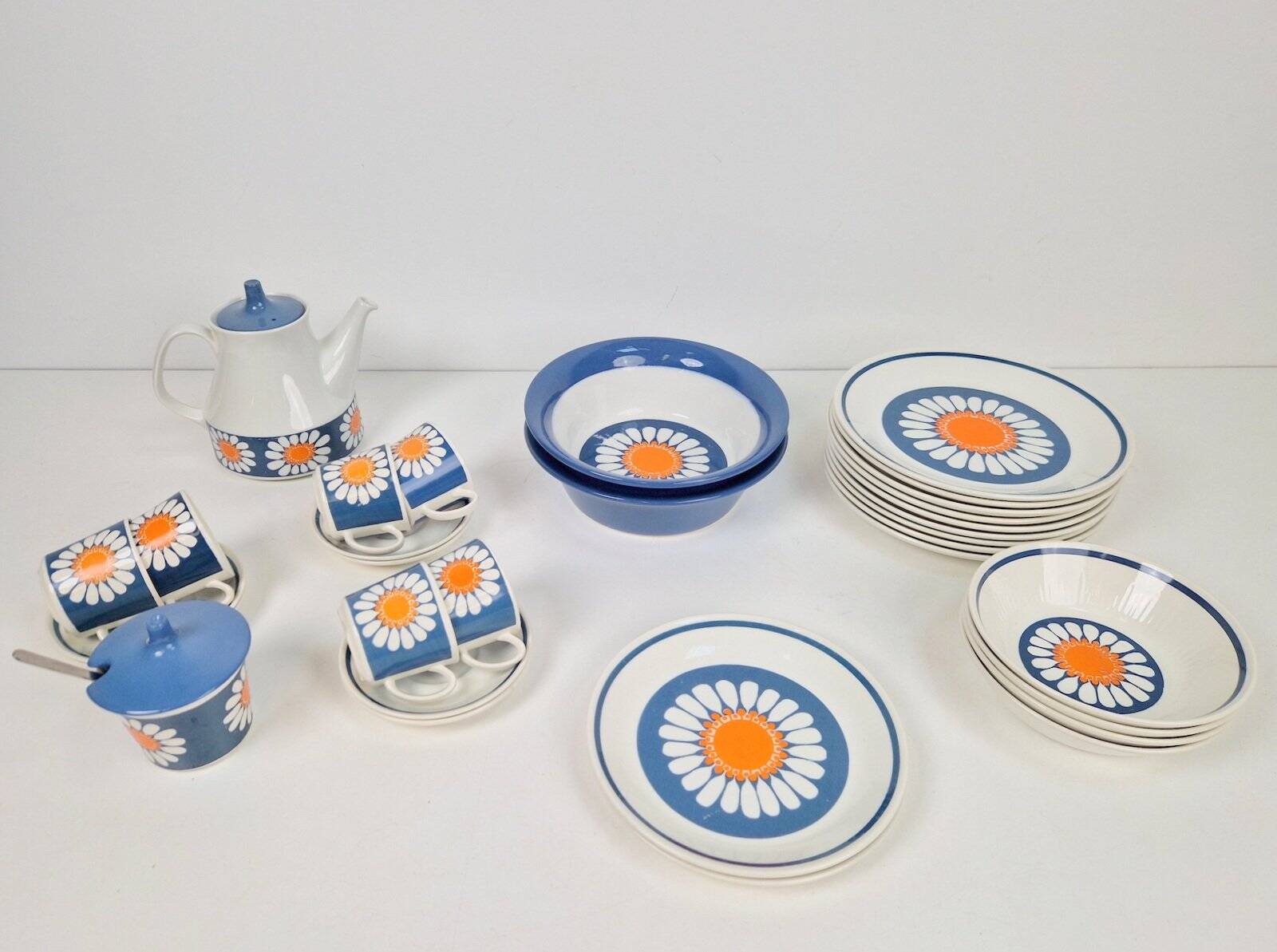 Daisy Turi Tableware from Figgjo Flint, Norway, 1960s, Set of 24