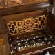 Meuble bar chinois sculpté en bois – XXe siècle