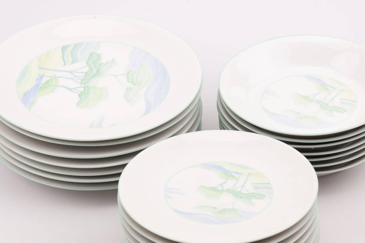 Set of 7 porcelain plates Lourioux Deshoulières - dessert, plates and deep bowls.