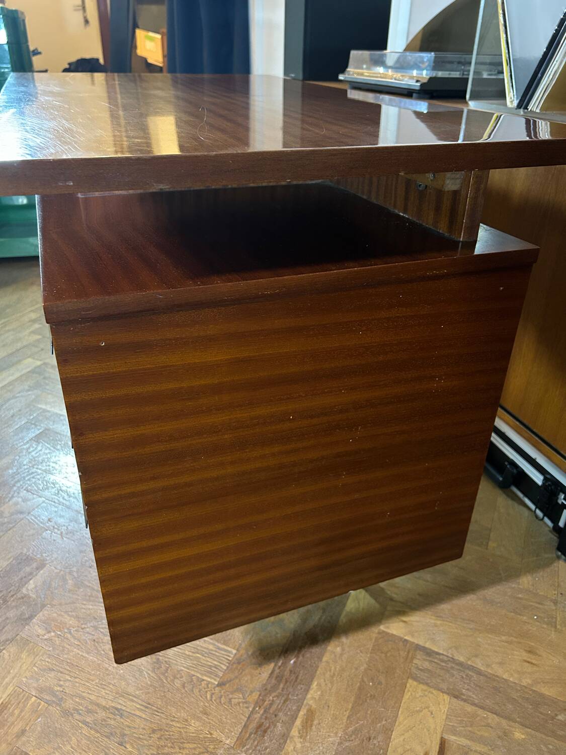 Desk Pierre Paulin model CM172