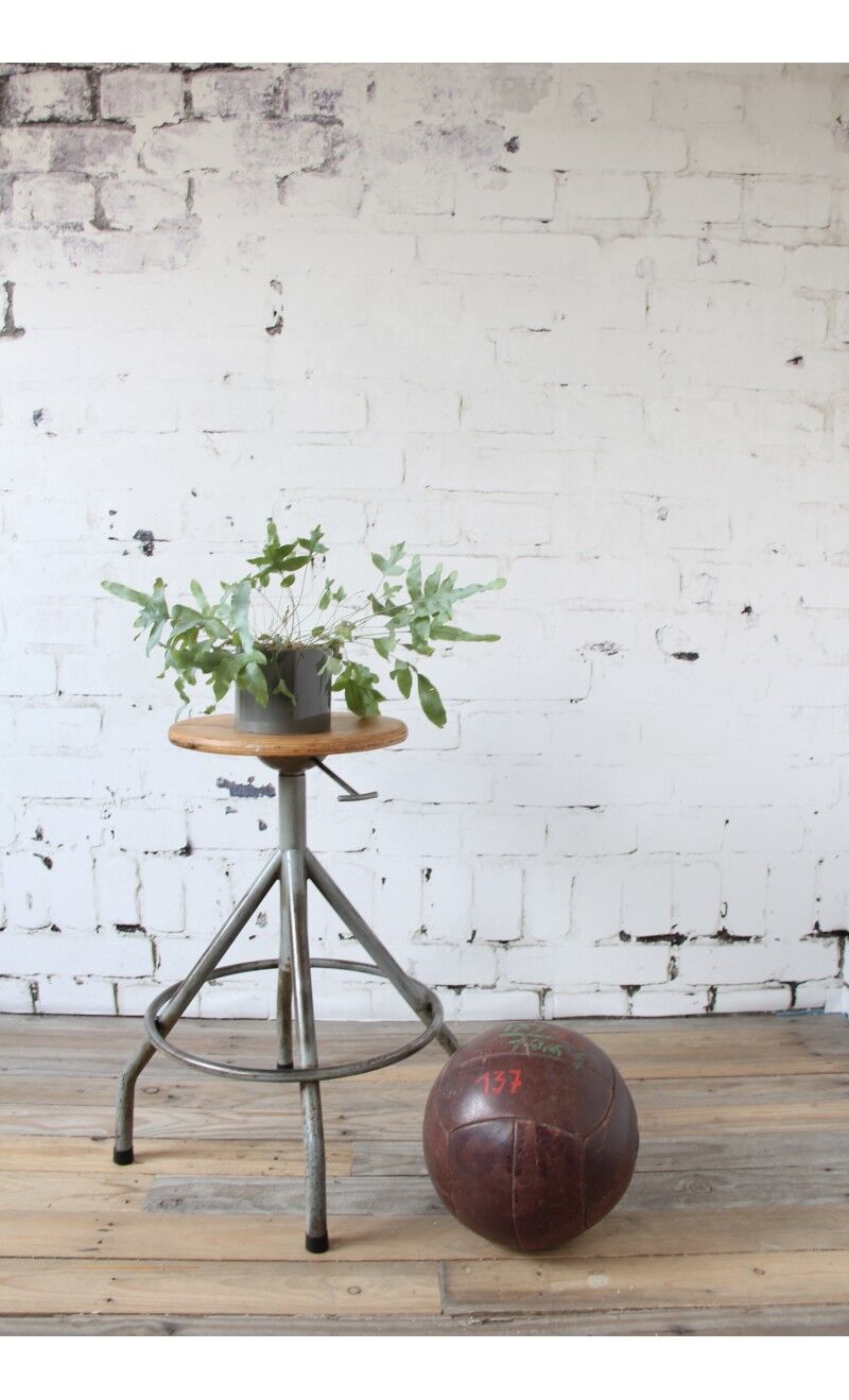 Rotating stool