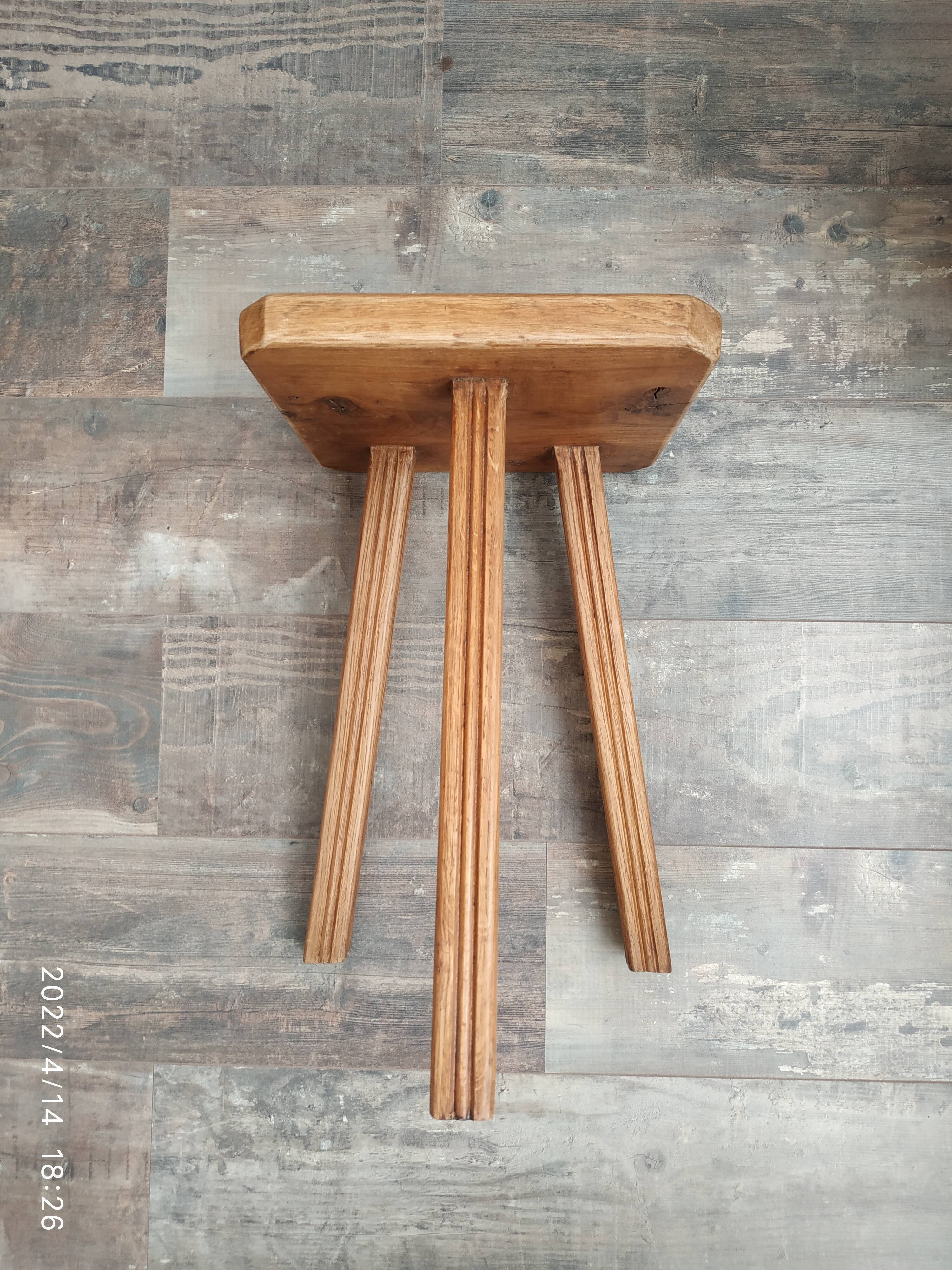 Tripod wood stool