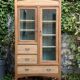Armoire parisienne d’hôtel vitrée bois brut 1930