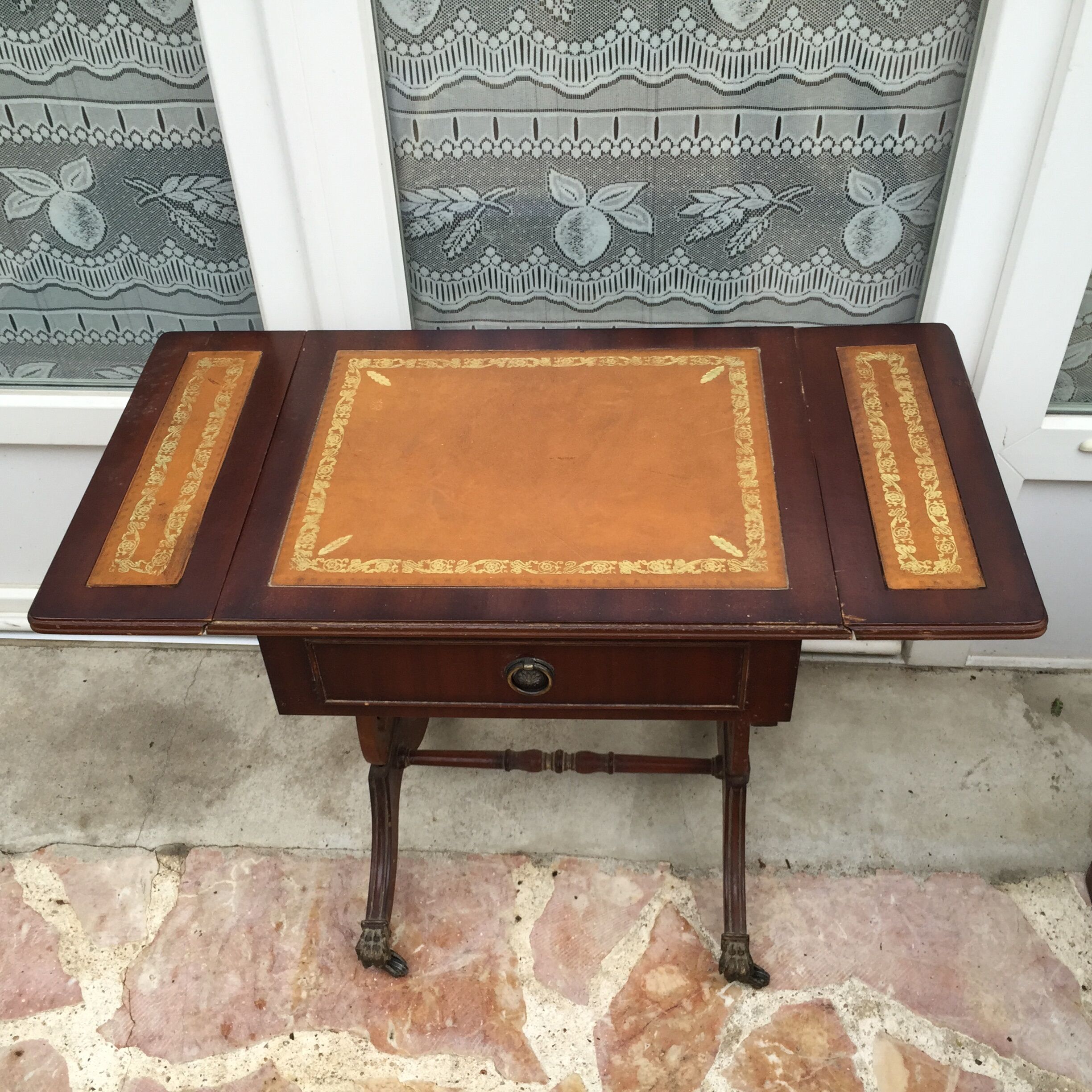 English-style side table