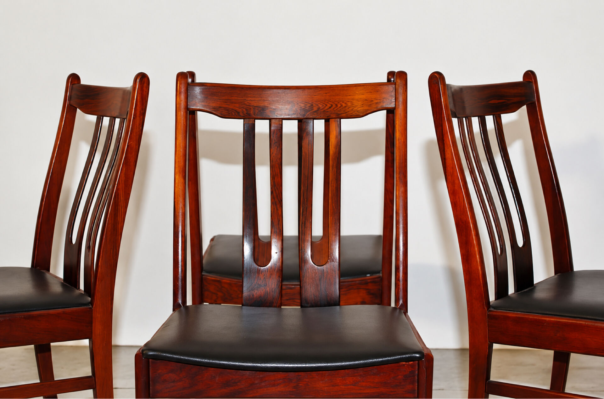 4 rosewood chairs from the 1960s in Scandinavian design.