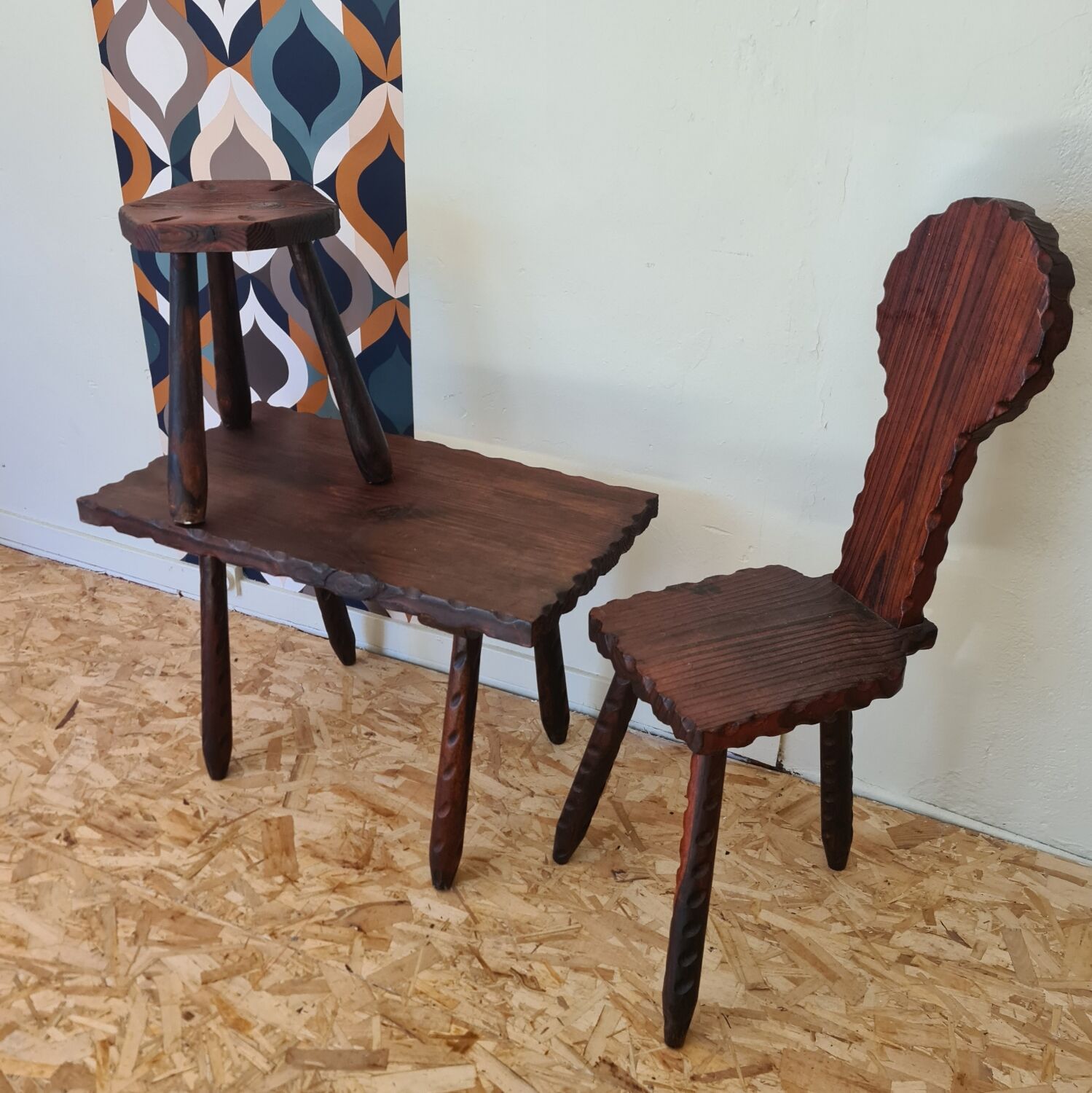 Set Table, stool and chair tripod folk art