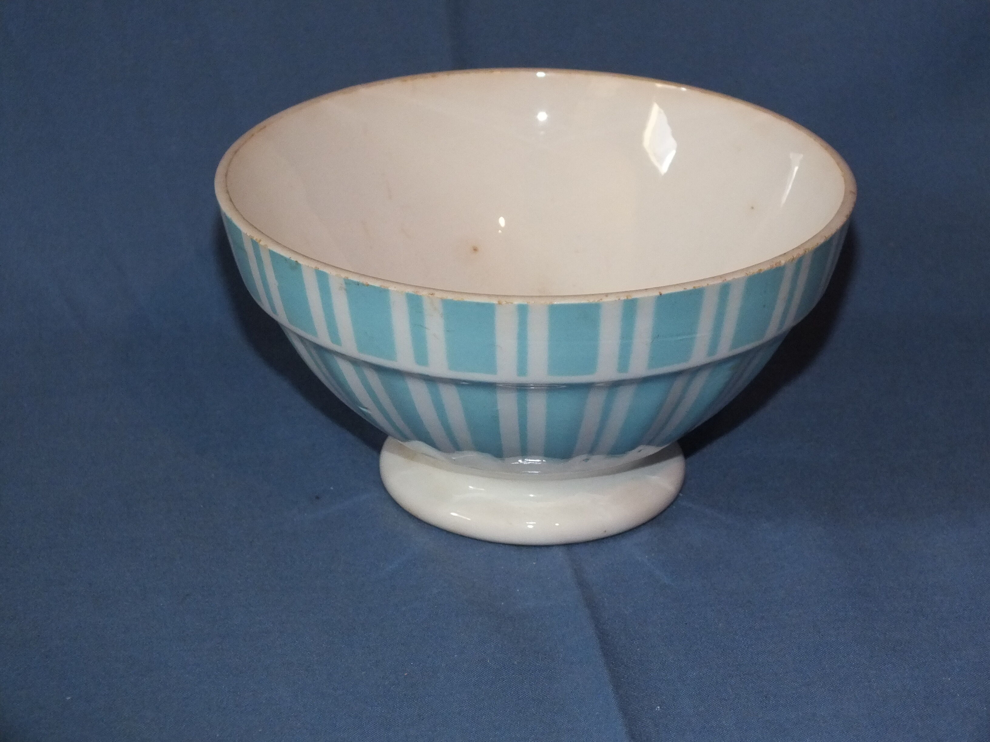 Digoin 9611 vintage pastel blue bowl on pedestal