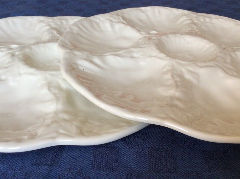 Set of 2 French vintage plates in gien white dabbling