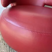 Fauteuil Curl en cuir rouge par Roche Bobois