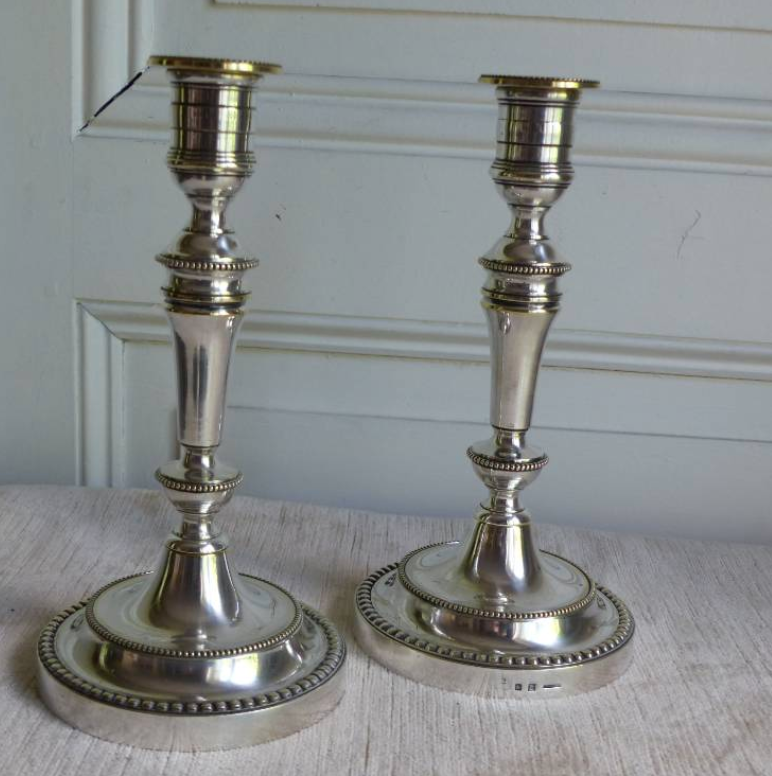 Paire de bougeoirs en métal argenté Christofle