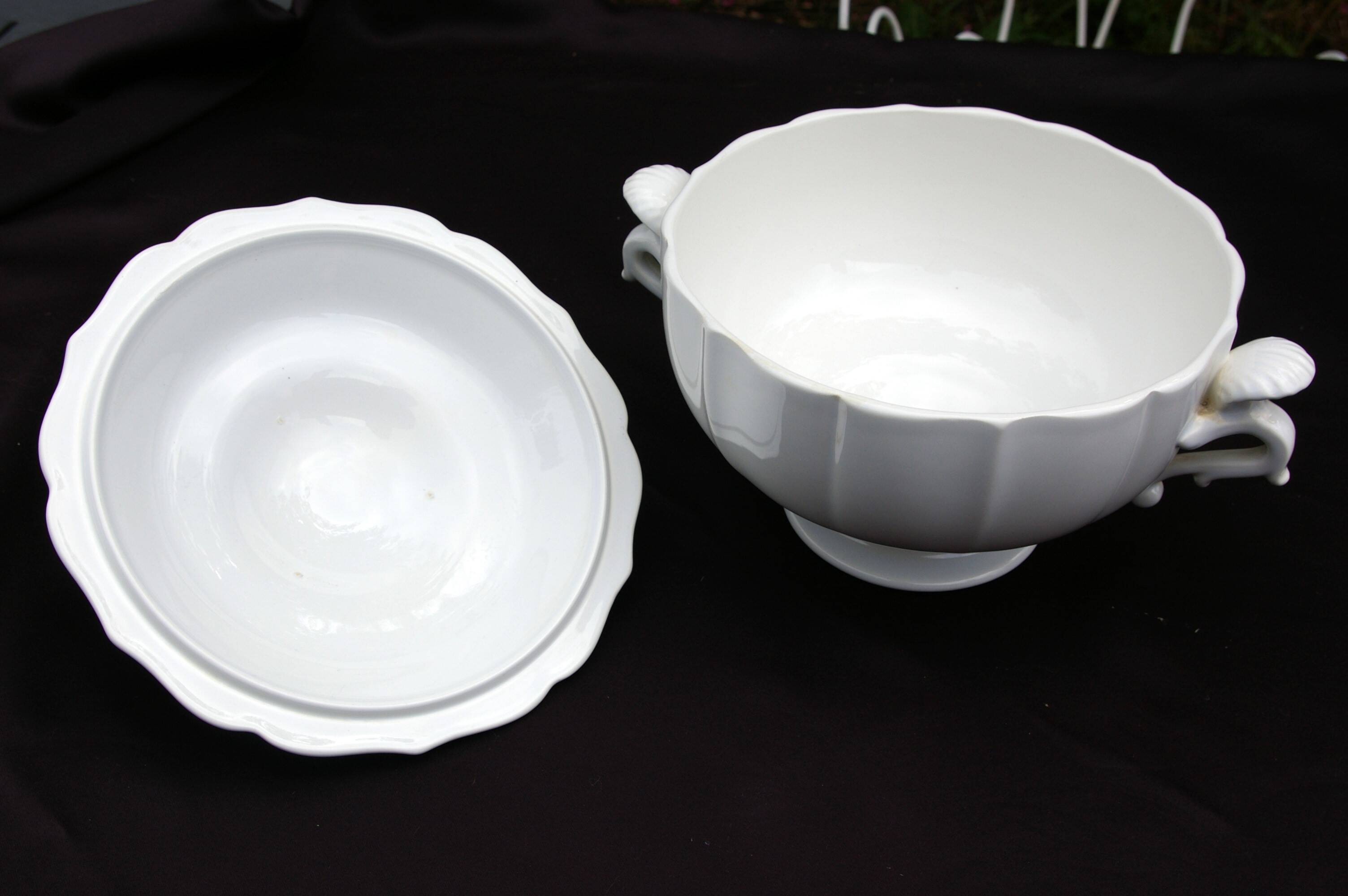 Tureen in white Gien earthenware Louis XV model