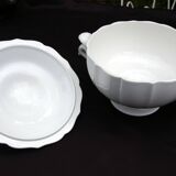 Tureen in white Gien earthenware Louis XV model