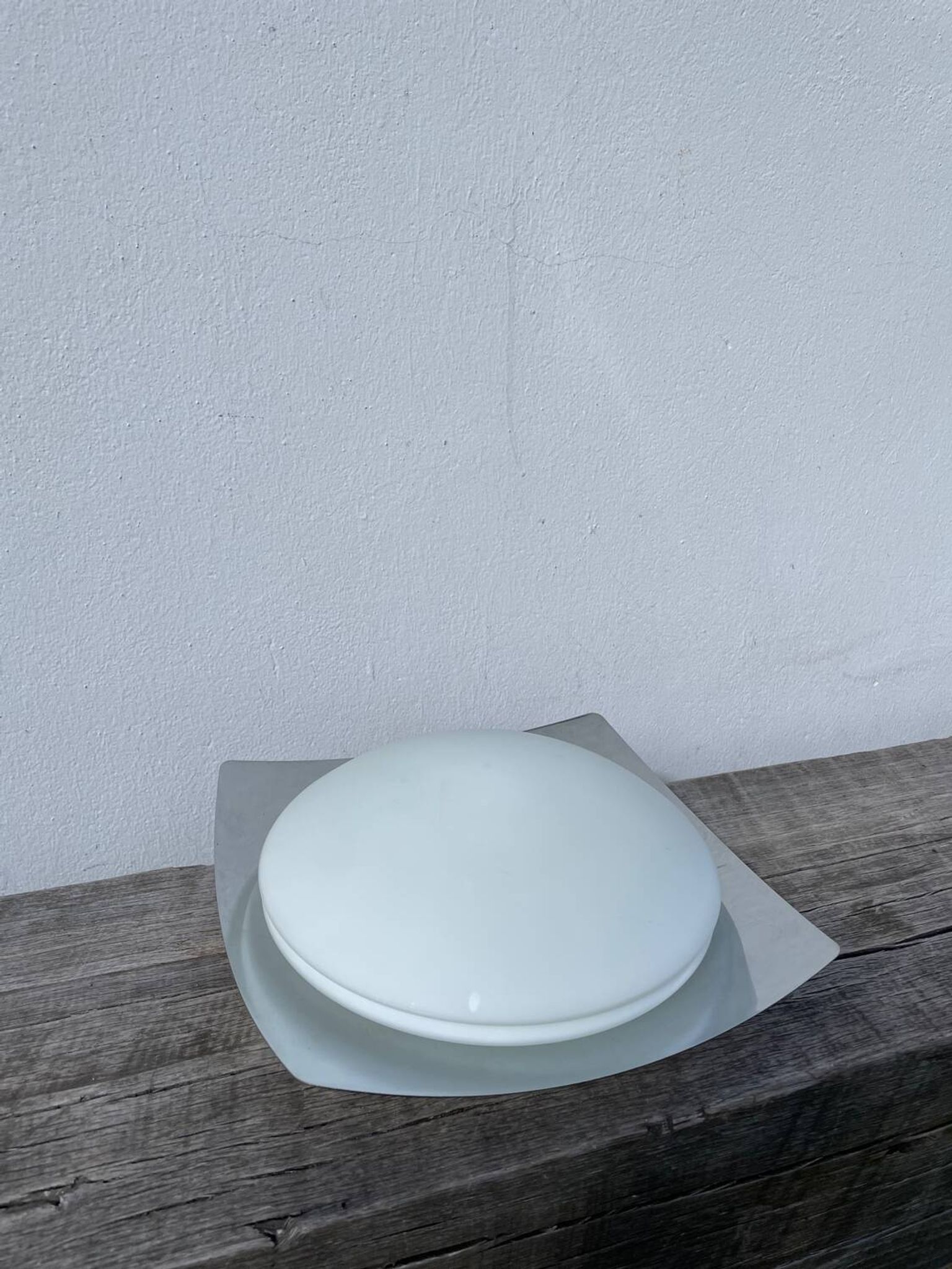 Applique plafonnier en verre blanc et inox