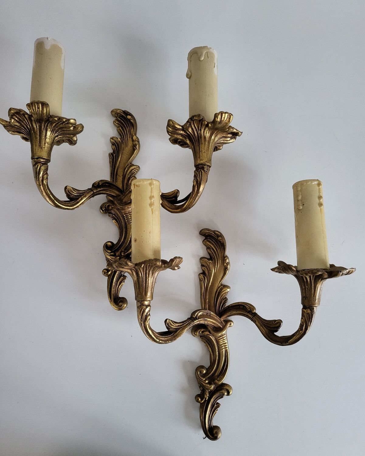 Ancienne paire d'appliques en métal doré style Louis XV - 2 lumières