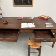 Grande table écritoire des années 40 en chêne massif