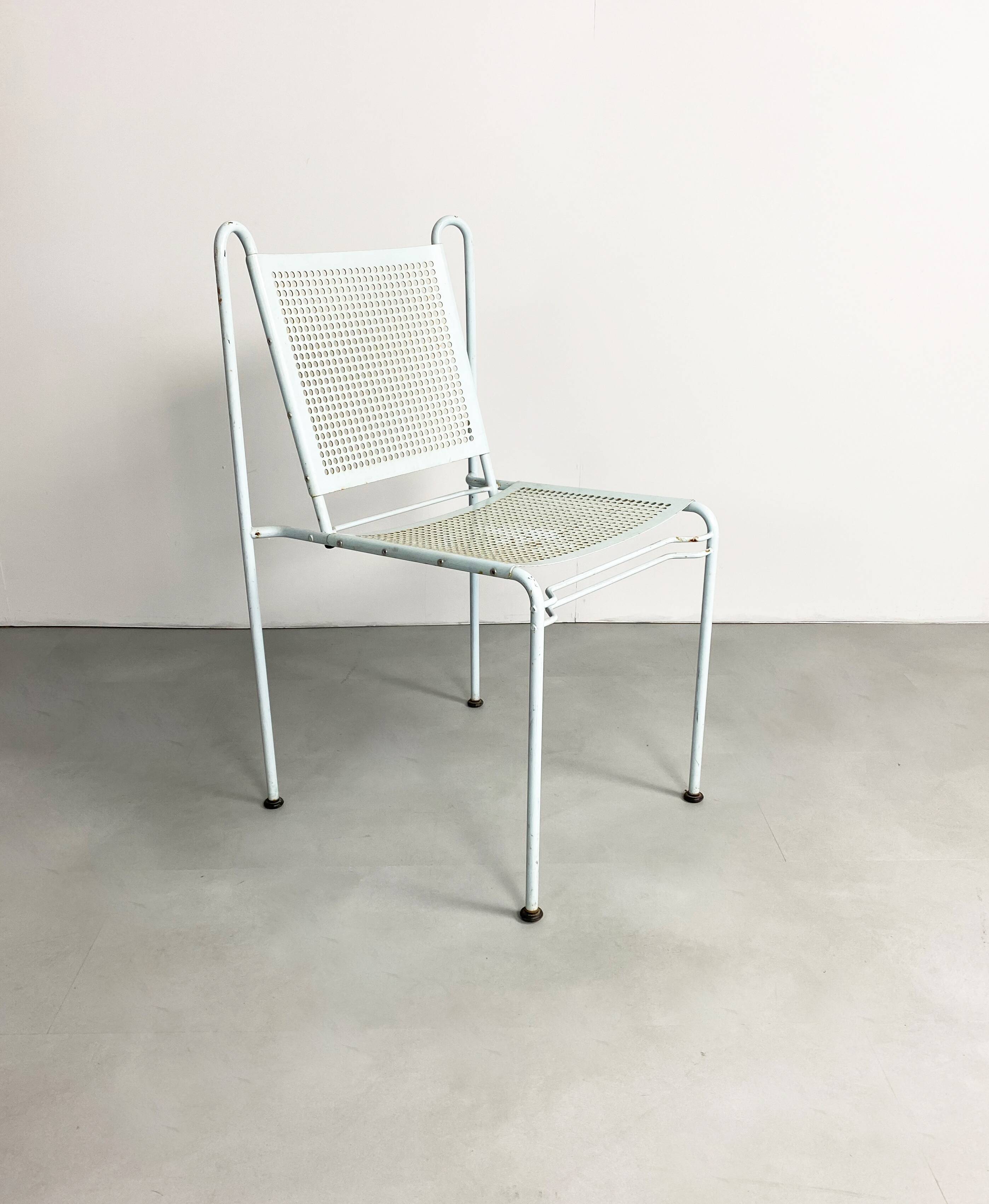 Paire de chaises perforées empilage en acier