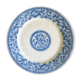 Plat de la manufacture de Gien en terre de fer