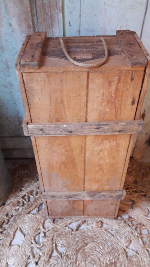 Le Creuset wooden box