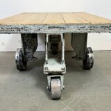 Table basse industrielle grise, années 1960