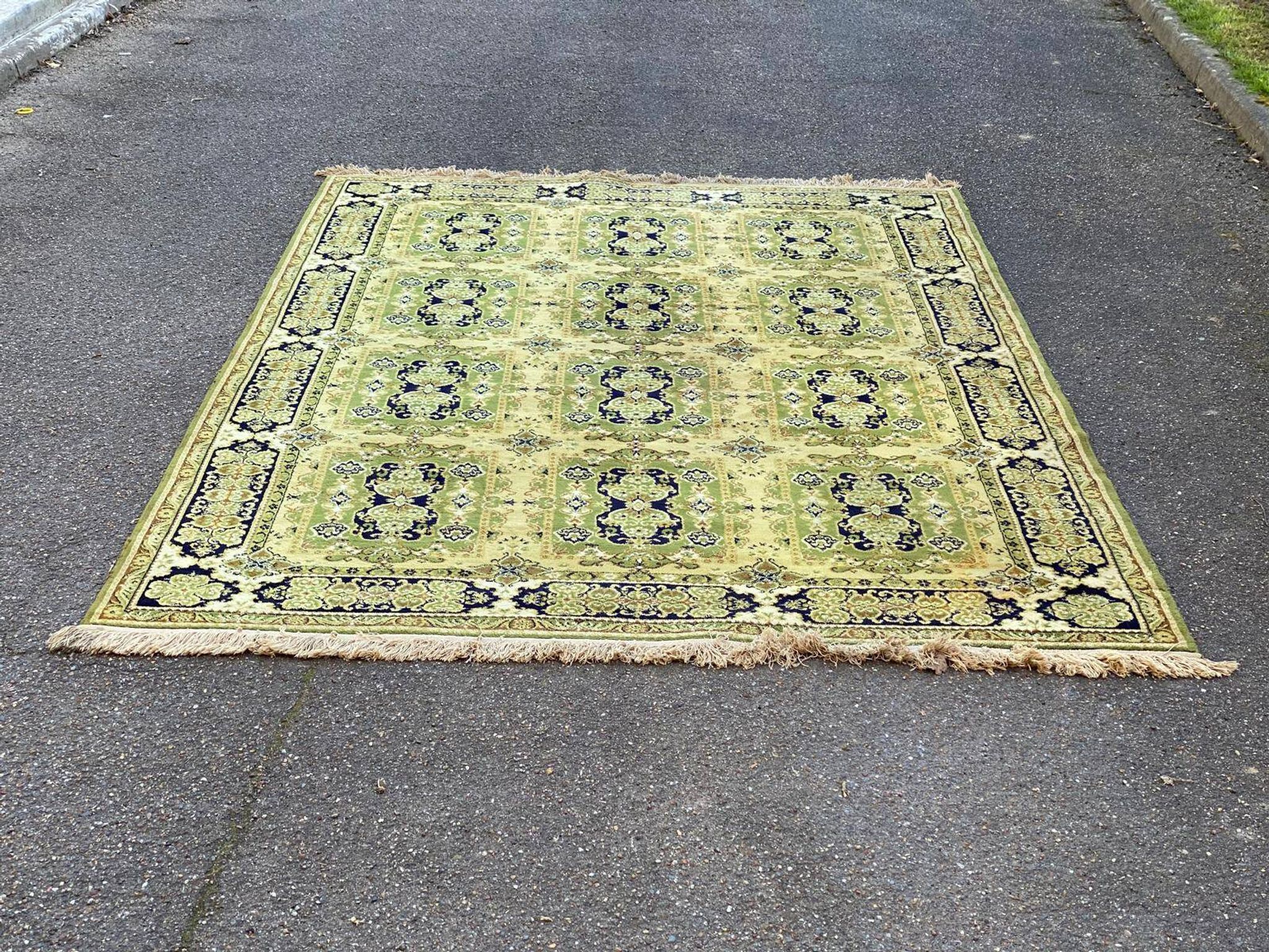 Oriental rug in thick wool velvet Sion gold and green 200x300