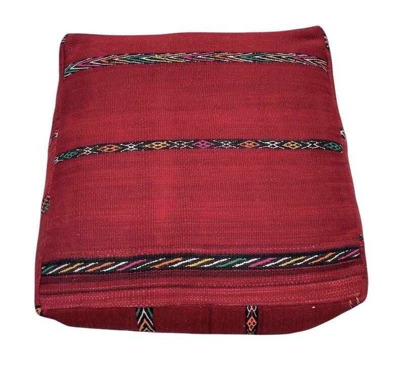 Set of 8 Moroccan Berber poufs in wool – Vintage red kilim