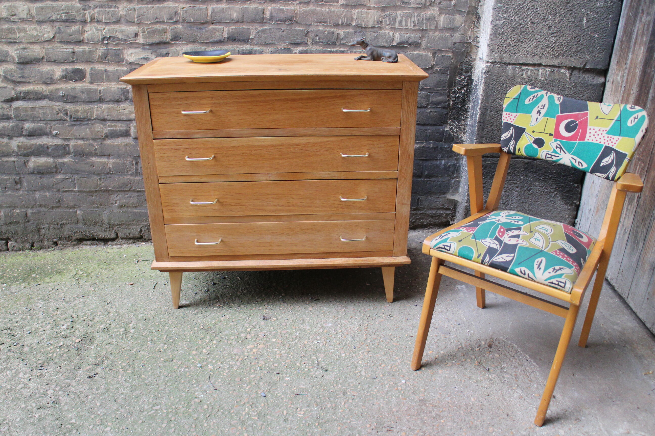 Commode vintage pieds compas